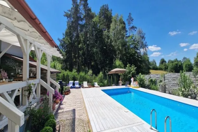 Dom wakacyjny z basenem w Kielnie - Zwembad