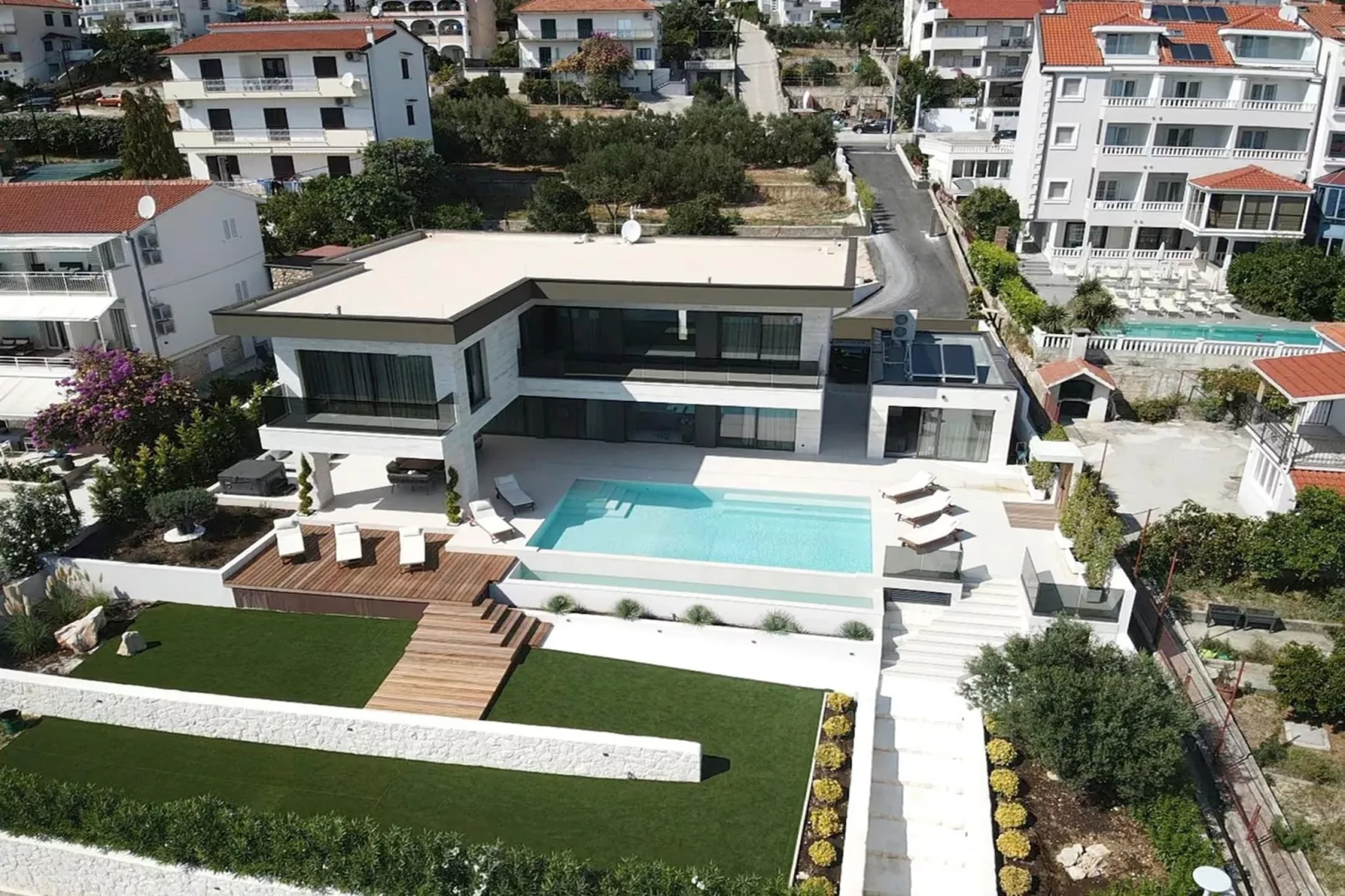 Luxury Beachfront Villa Malia Trogir with Pool - Buitenkant zomer