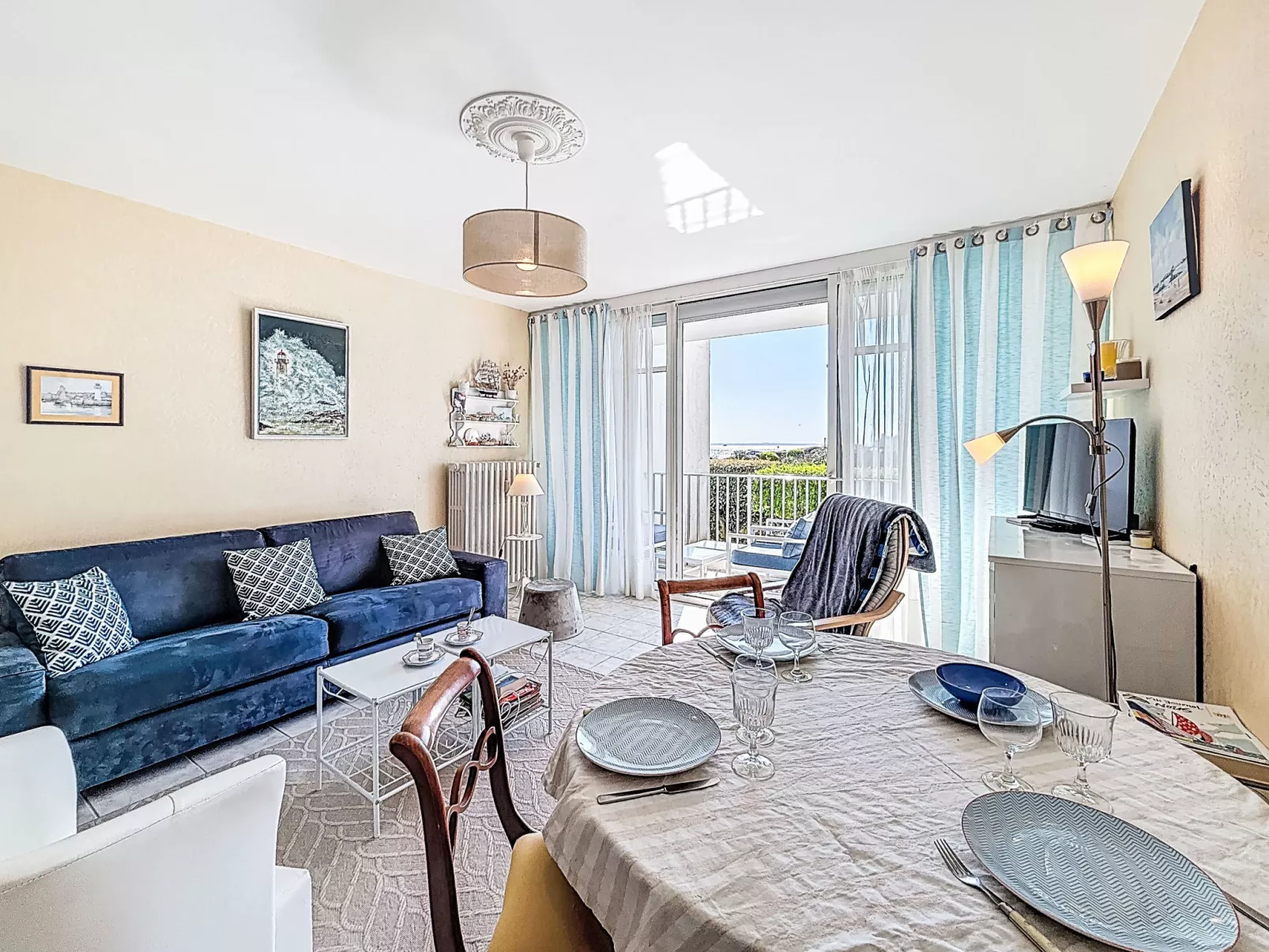 Les Trois Iles - Binnen