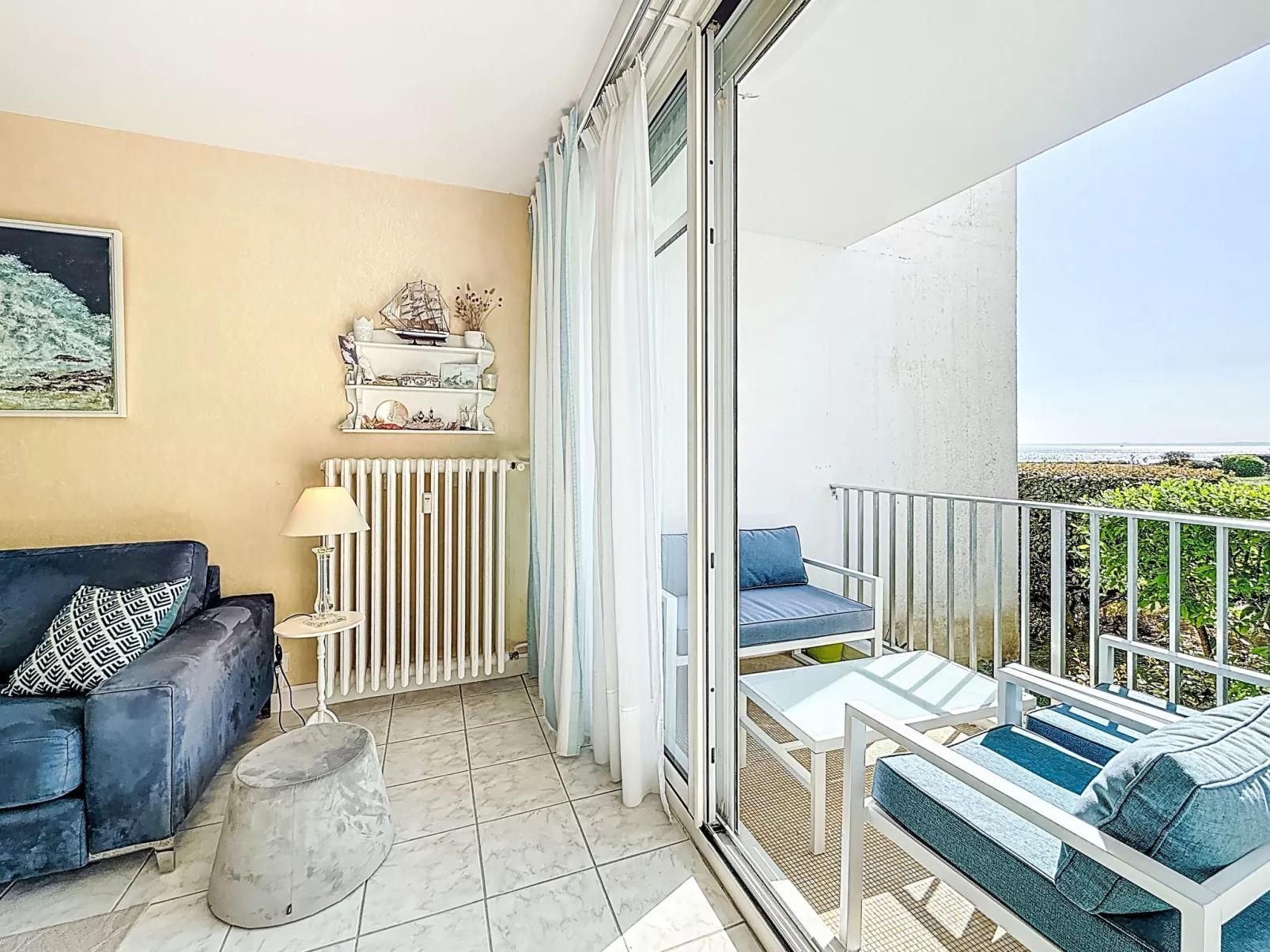 Les Trois Iles - Binnen