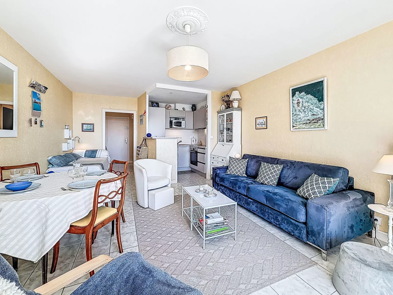 Les Trois Iles - Binnen