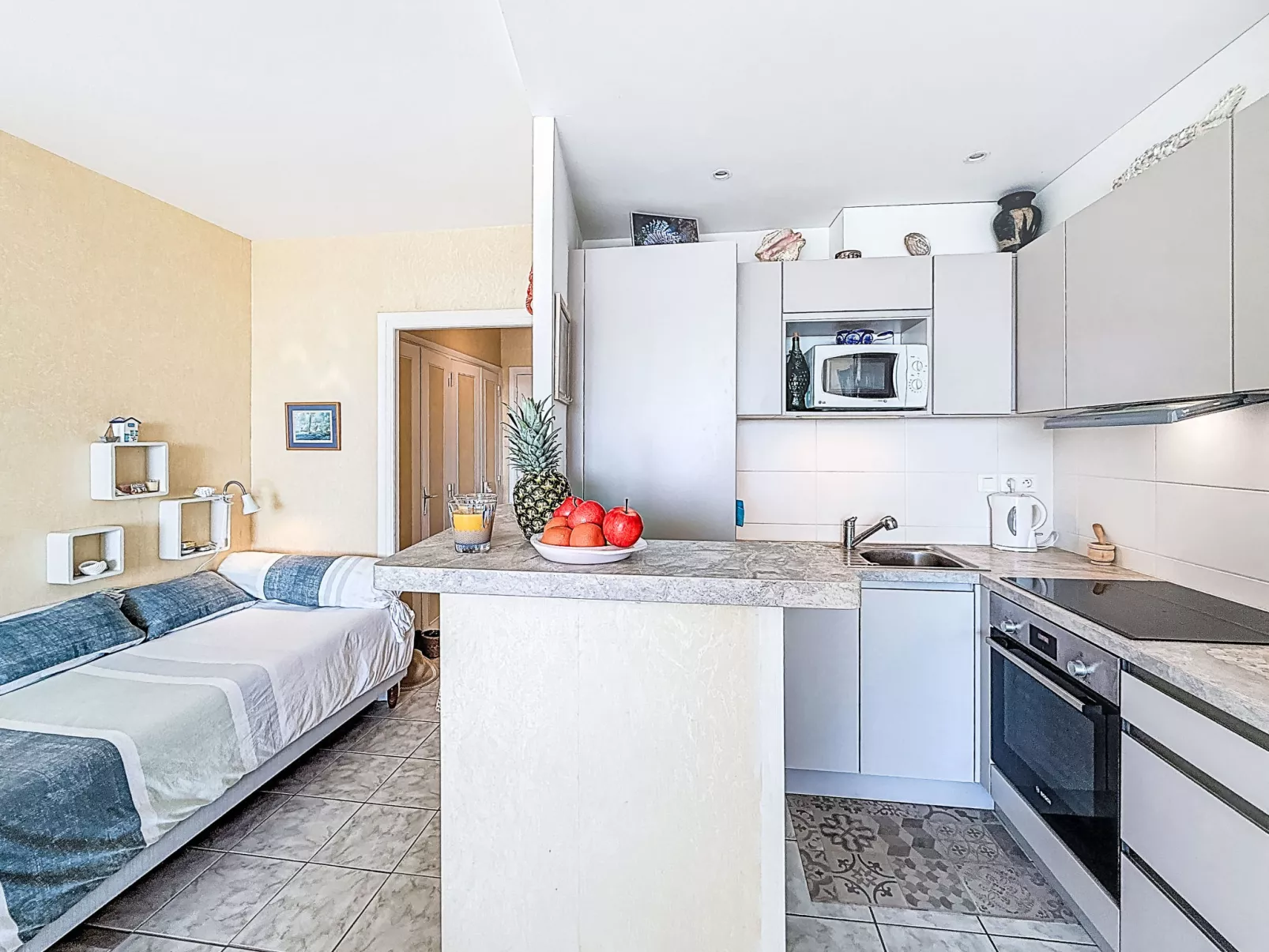 Les Trois Iles - Binnen