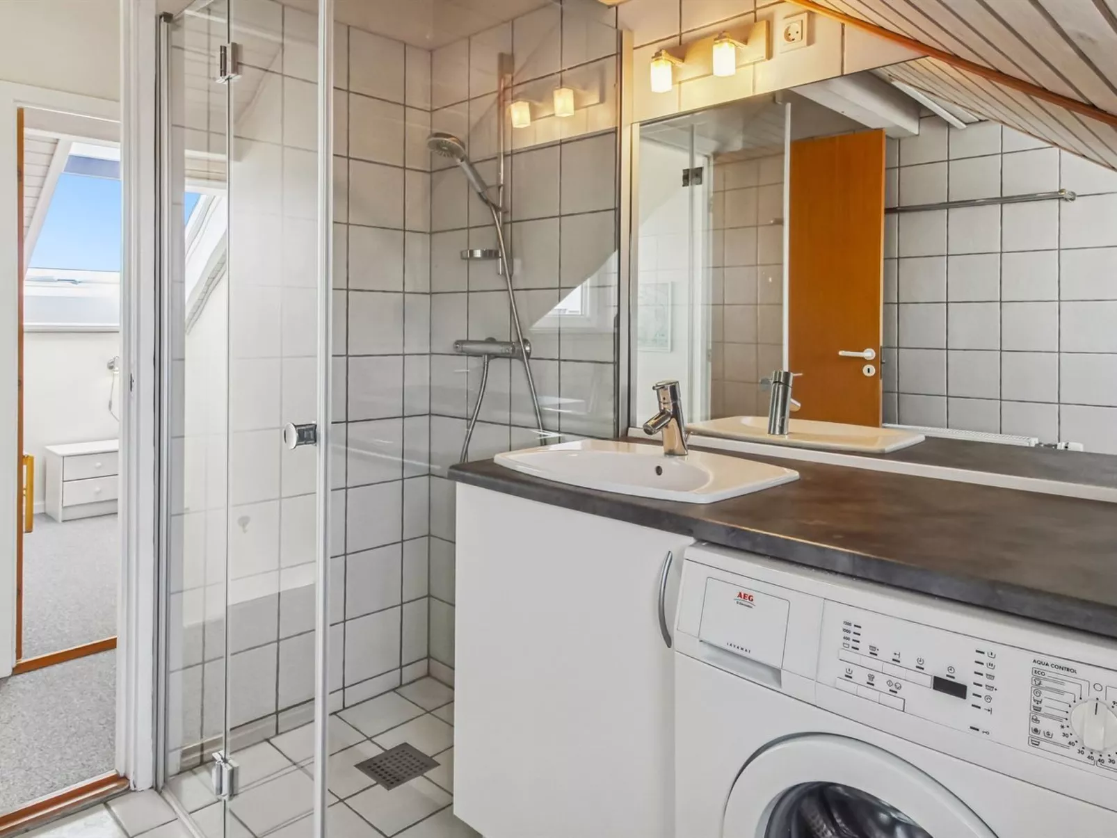 "Nayana" - 2.3km from the sea - Binnen