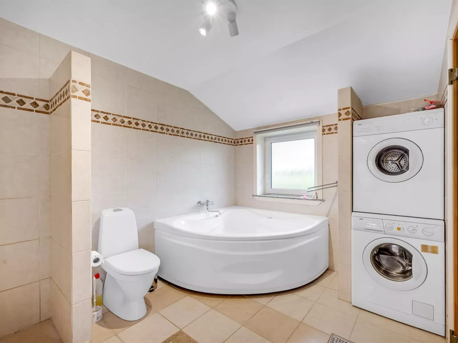 "Ingbritt" - 700m to the fjord - Binnen