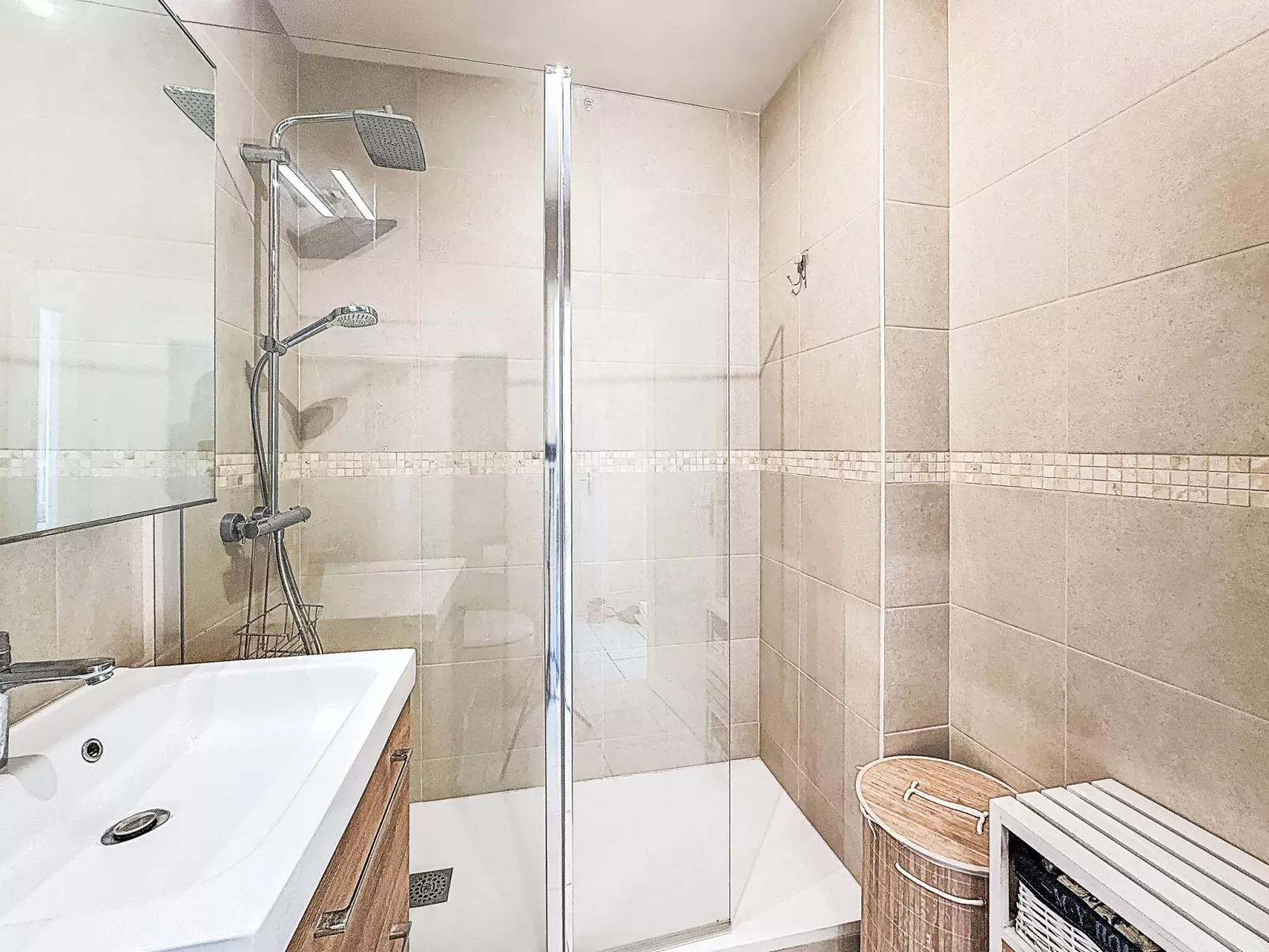 Les Trois Iles - Binnen