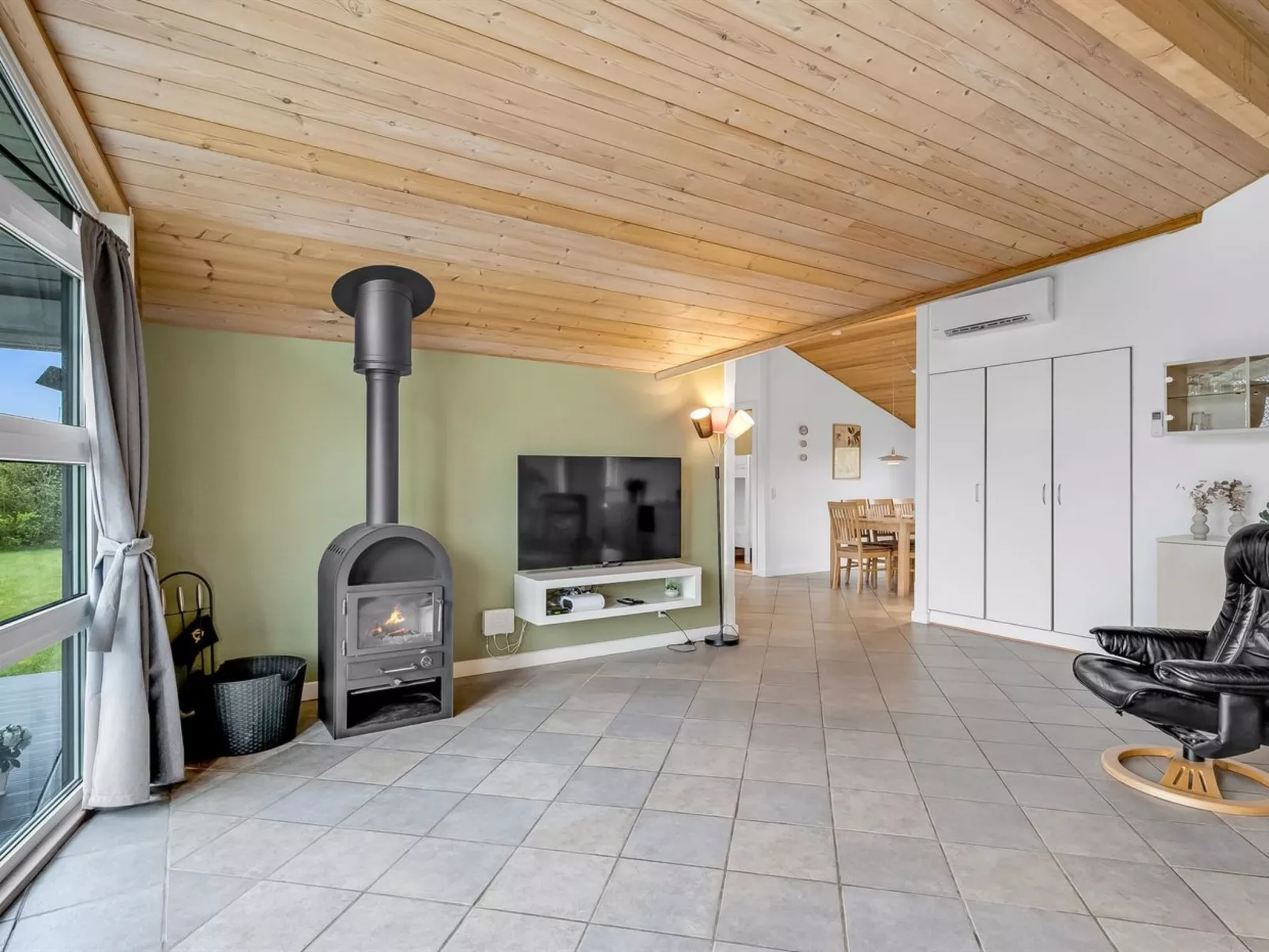 "Ingbritt" - 700m to the fjord - Binnen