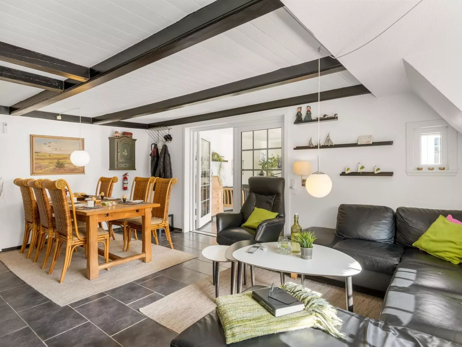 "Reika" - 500m from the sea - Binnen