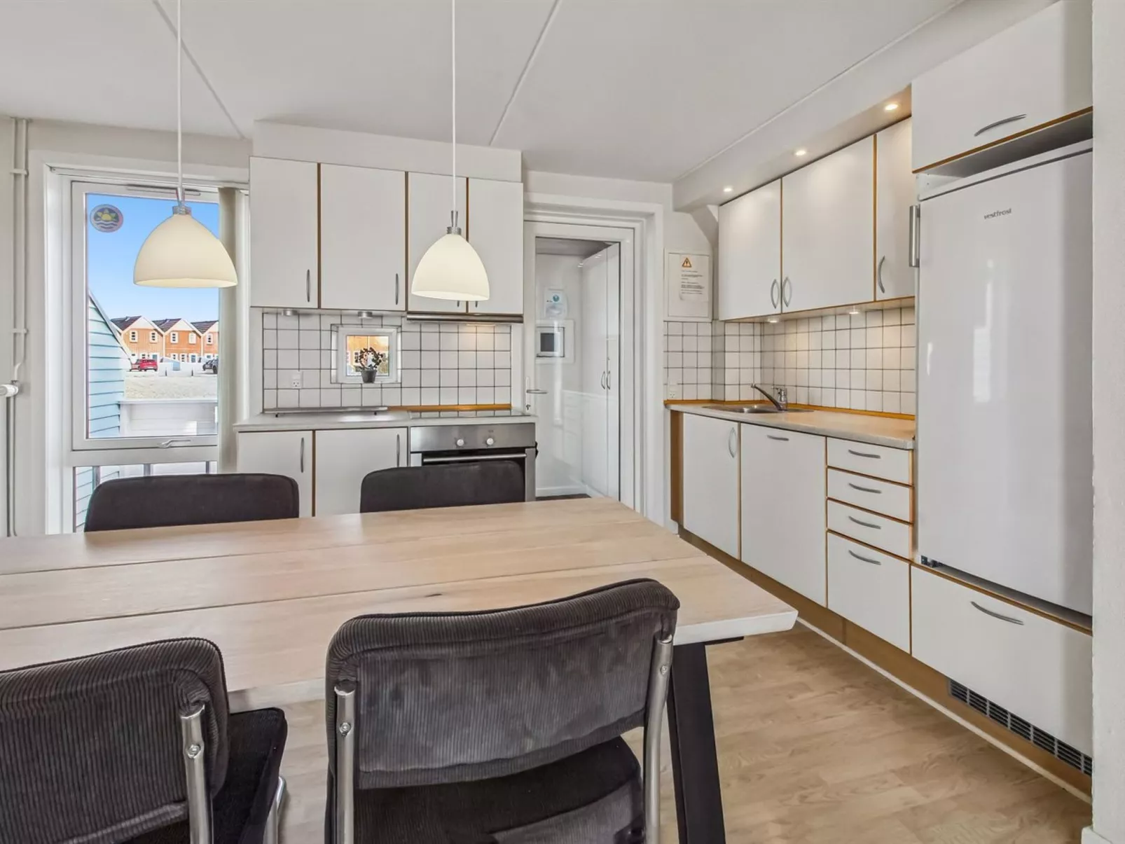 "Nayana" - 2.3km from the sea - Binnen