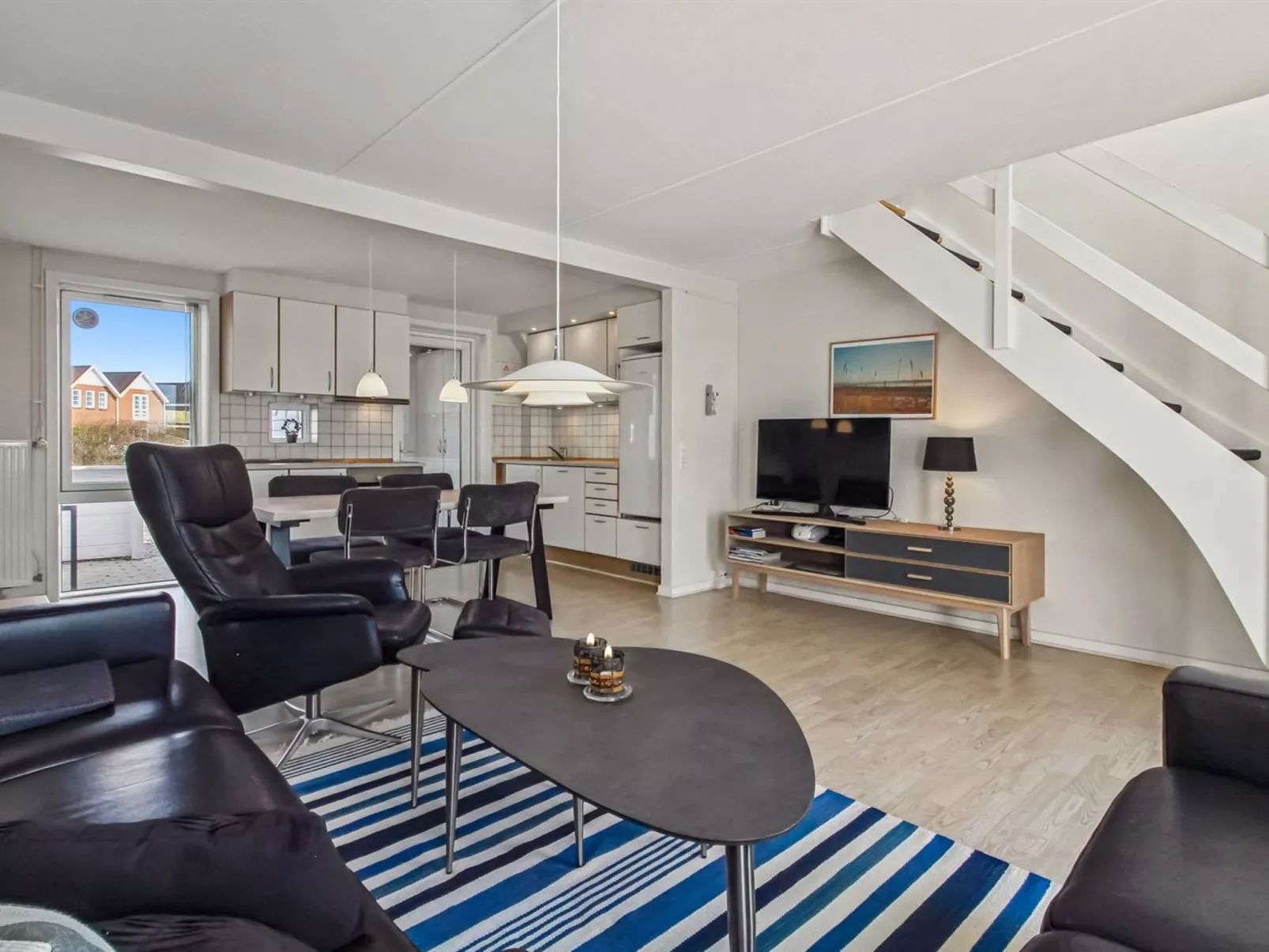 "Nayana" - 2.3km from the sea - Binnen