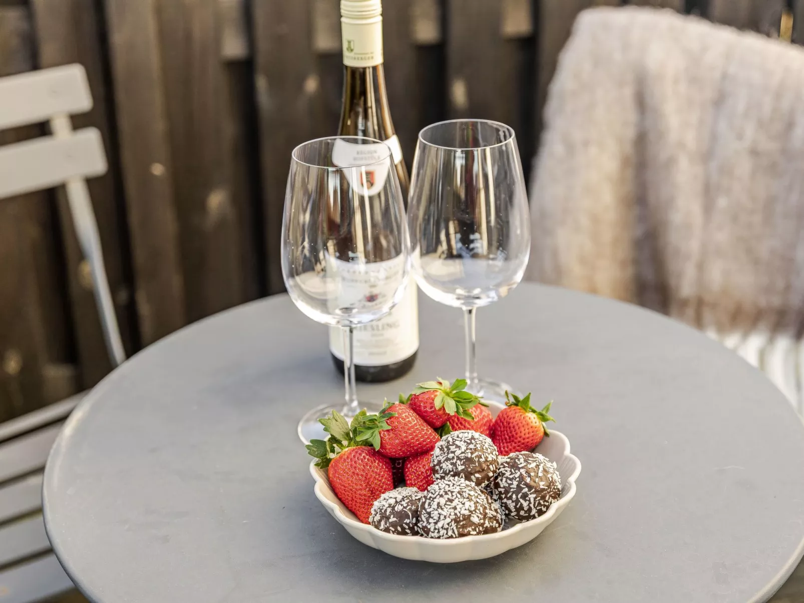 Vårhemsplatsen - Buiten