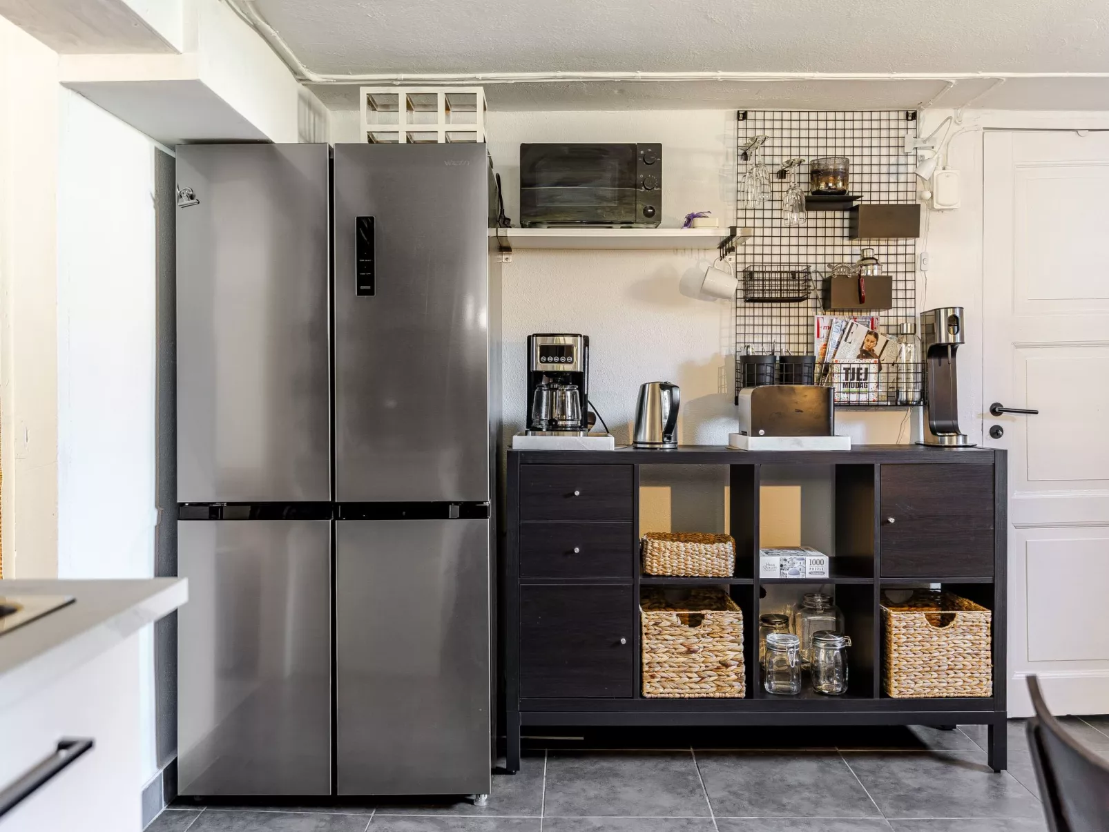 Vårhemsplatsen - Binnen