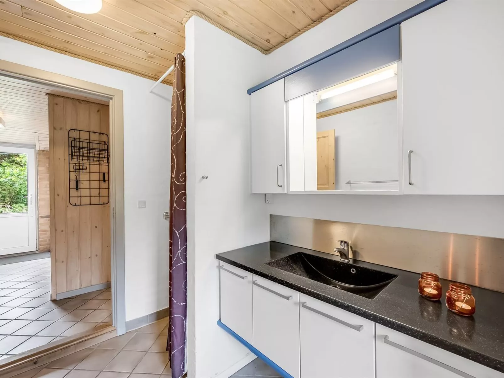 "Dorithea" - 1.3km from the sea - Binnen