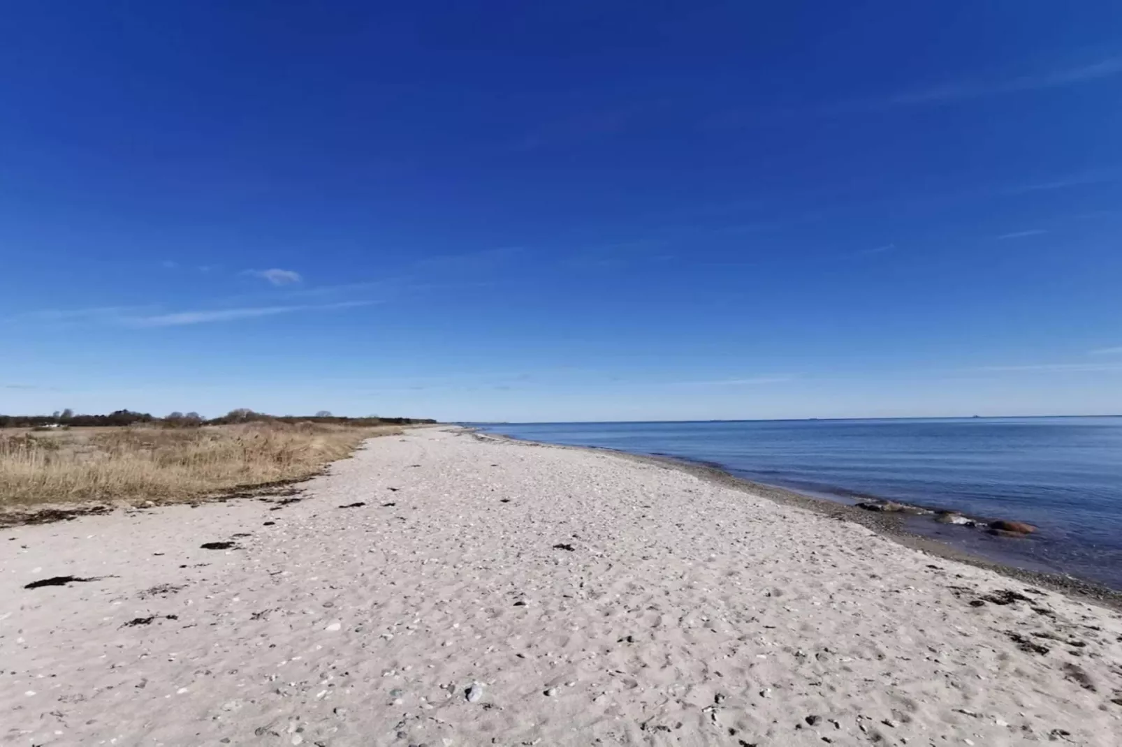 Vakantiehuis aan de kust met spa en sauna - Waterzicht