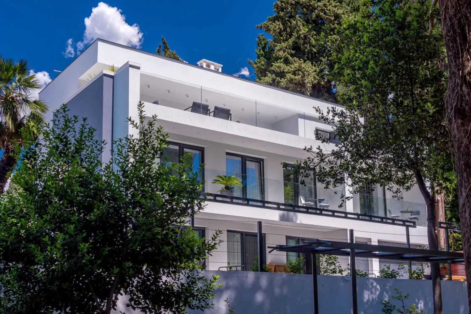 Luxury Villa Velvet Bourbon Split w/ Pool & Tennis