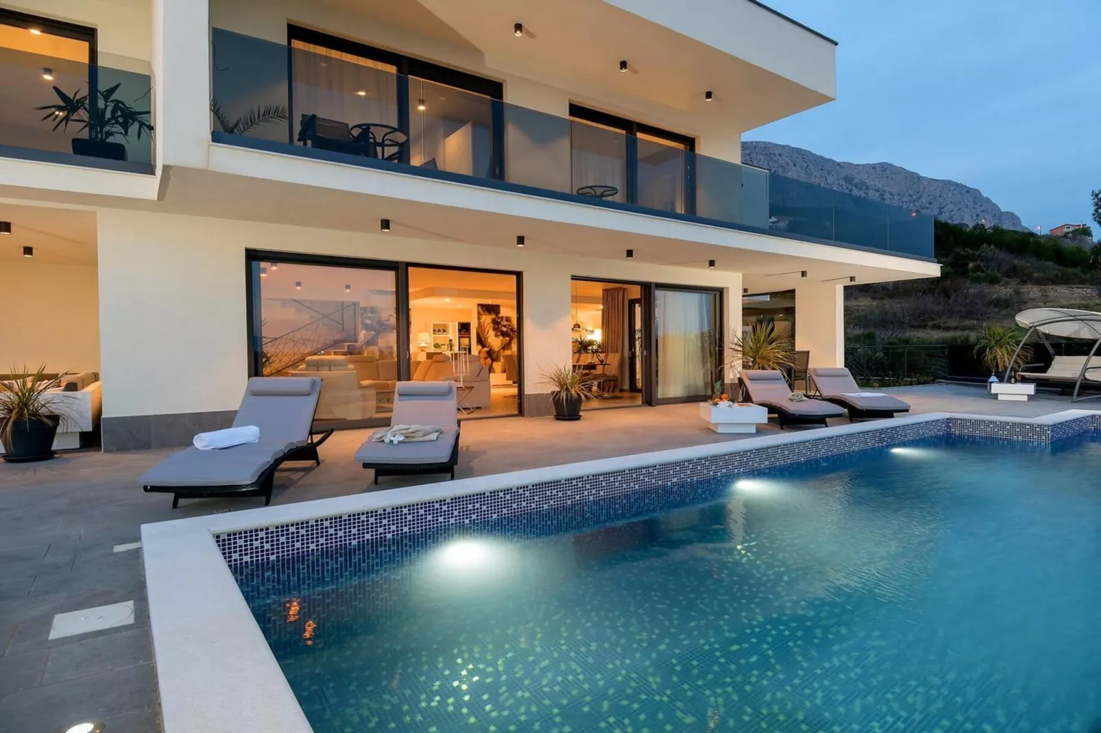 Luxury Villa Happiness Omis with Pool, Gym & Sauna