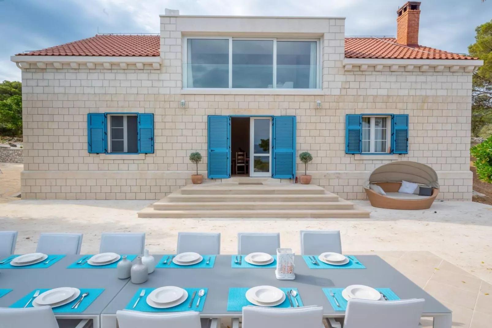 Villa Castello di Pietra Brac with Heated Pool