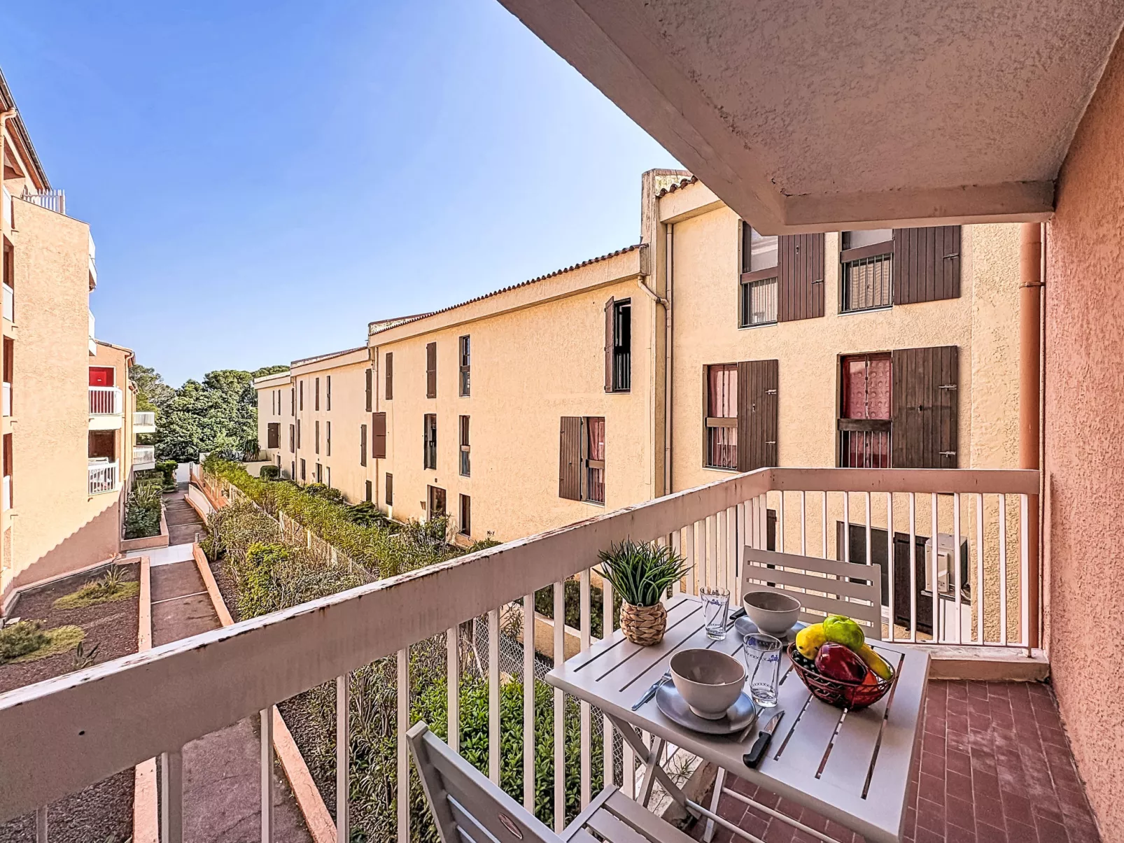 Le Saint François - Buiten