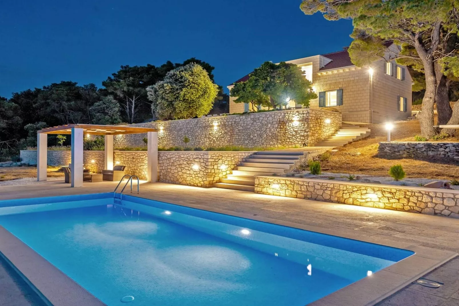 Villa Castello di Pietra Brac with Heated Pool