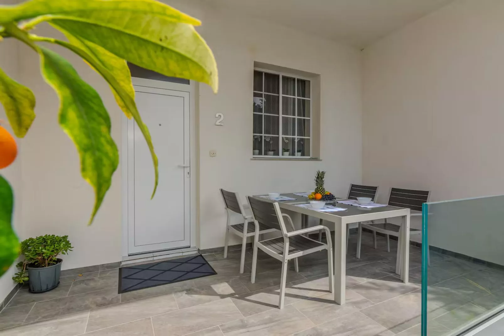 Royal Selection with Pool - Two - Terrasbalkon