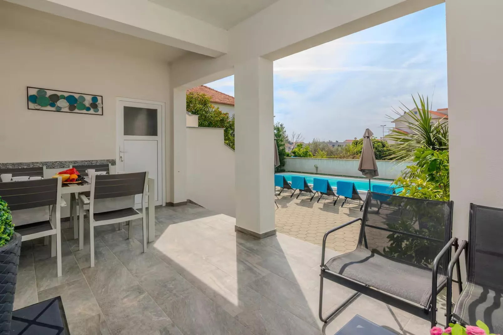 Royal Selection with Pool - One - Terrasbalkon