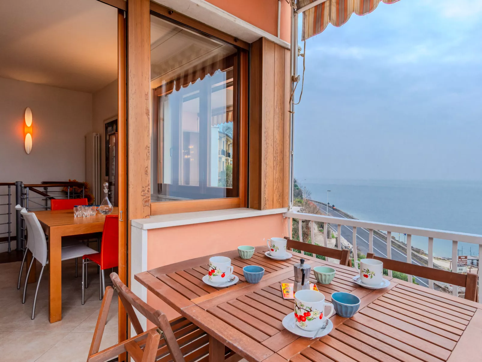 Sona's Lake Home - Buiten