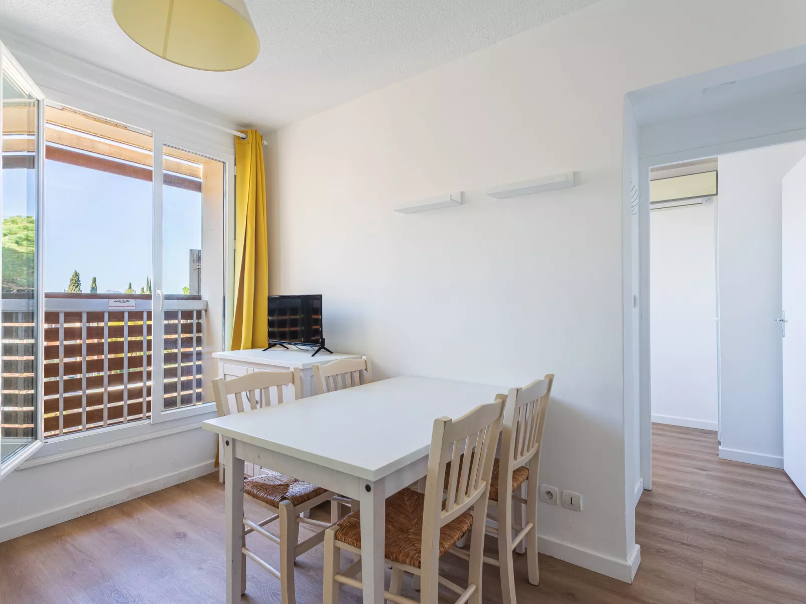 L'île d'Or - Binnen