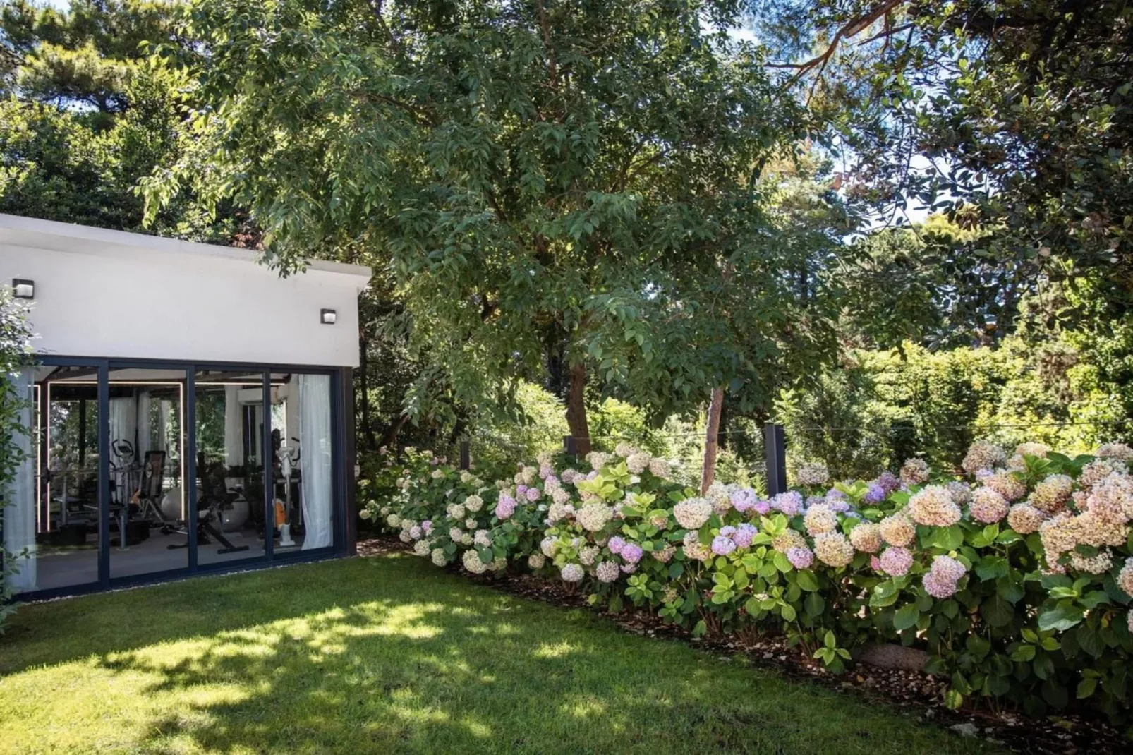 Luxury Villa Velvet Bourbon Split w/ Pool & Tennis - Tuinen zomer