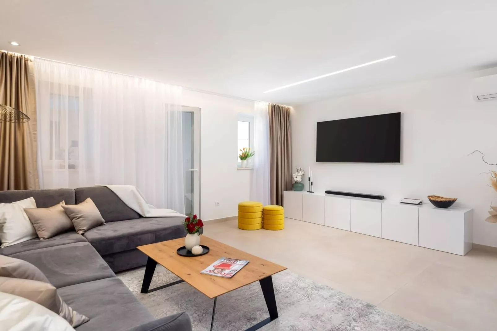 Luxury Apartment Silvery Split with Sauna, Jacuzzi - Woonkamer