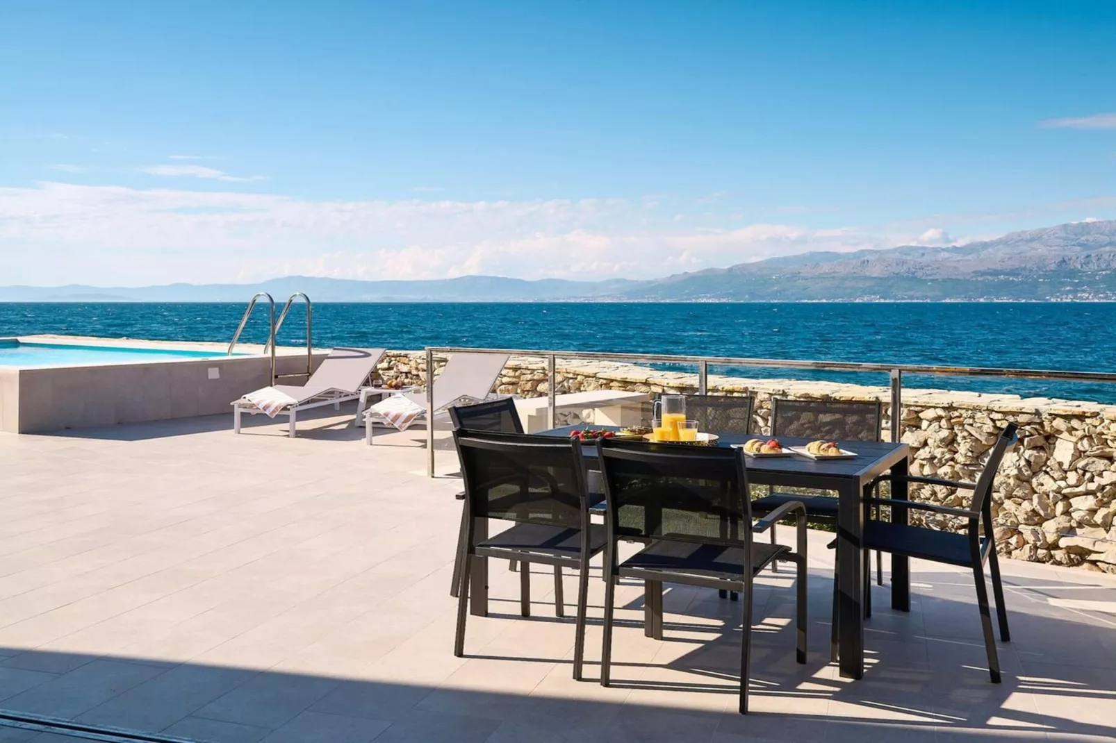 Luxury Seafront Villa Casa Familija Brac with Pool - Terrasbalkon