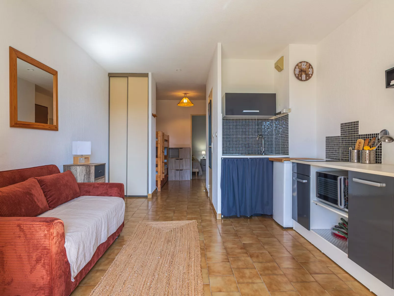 Les Iles Du Soleil - Binnen