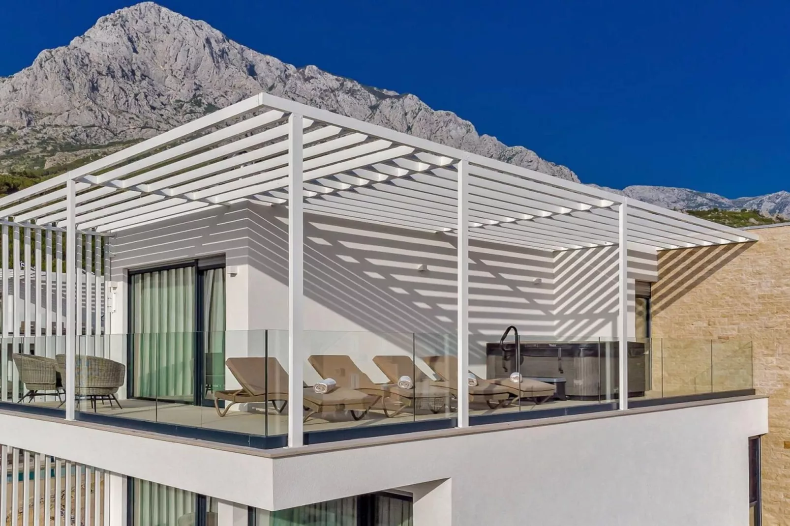 Luxury Villa Delight II – Promajna, Heated Pool - Buitenkant zomer