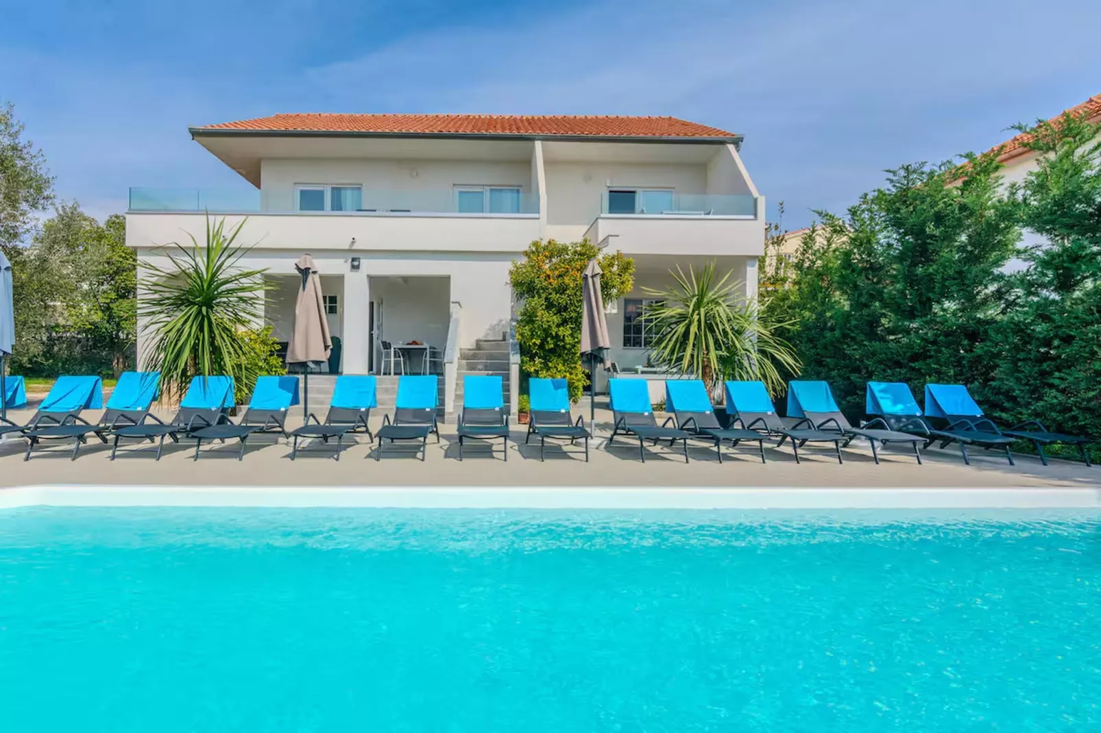 Royal Selection with Pool - One - Zwembad