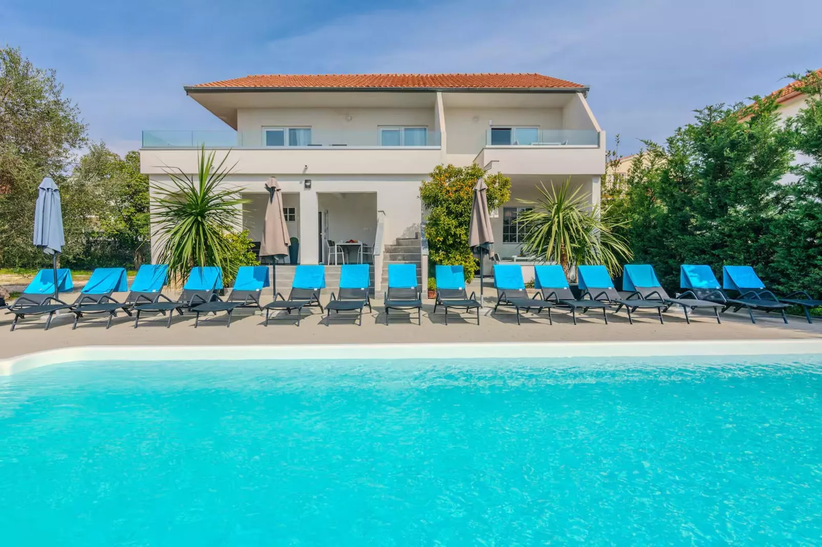 Royal Selection with Pool - Two - Buitenkant zomer