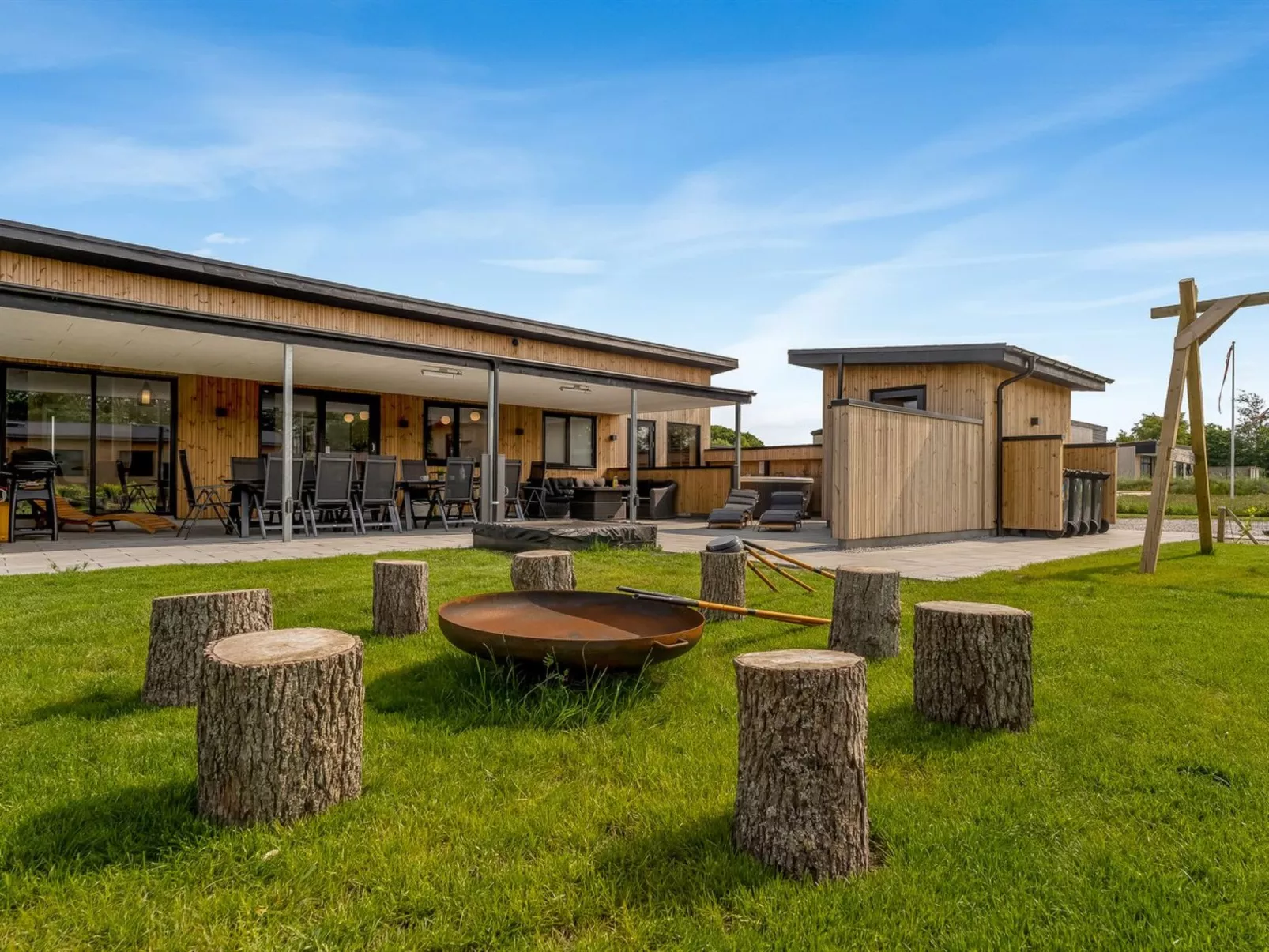 "Elevus" -  from the sea - Buiten