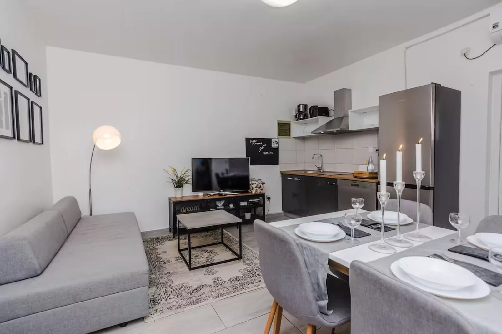 Royal Selection with Pool - One - Woonkamer