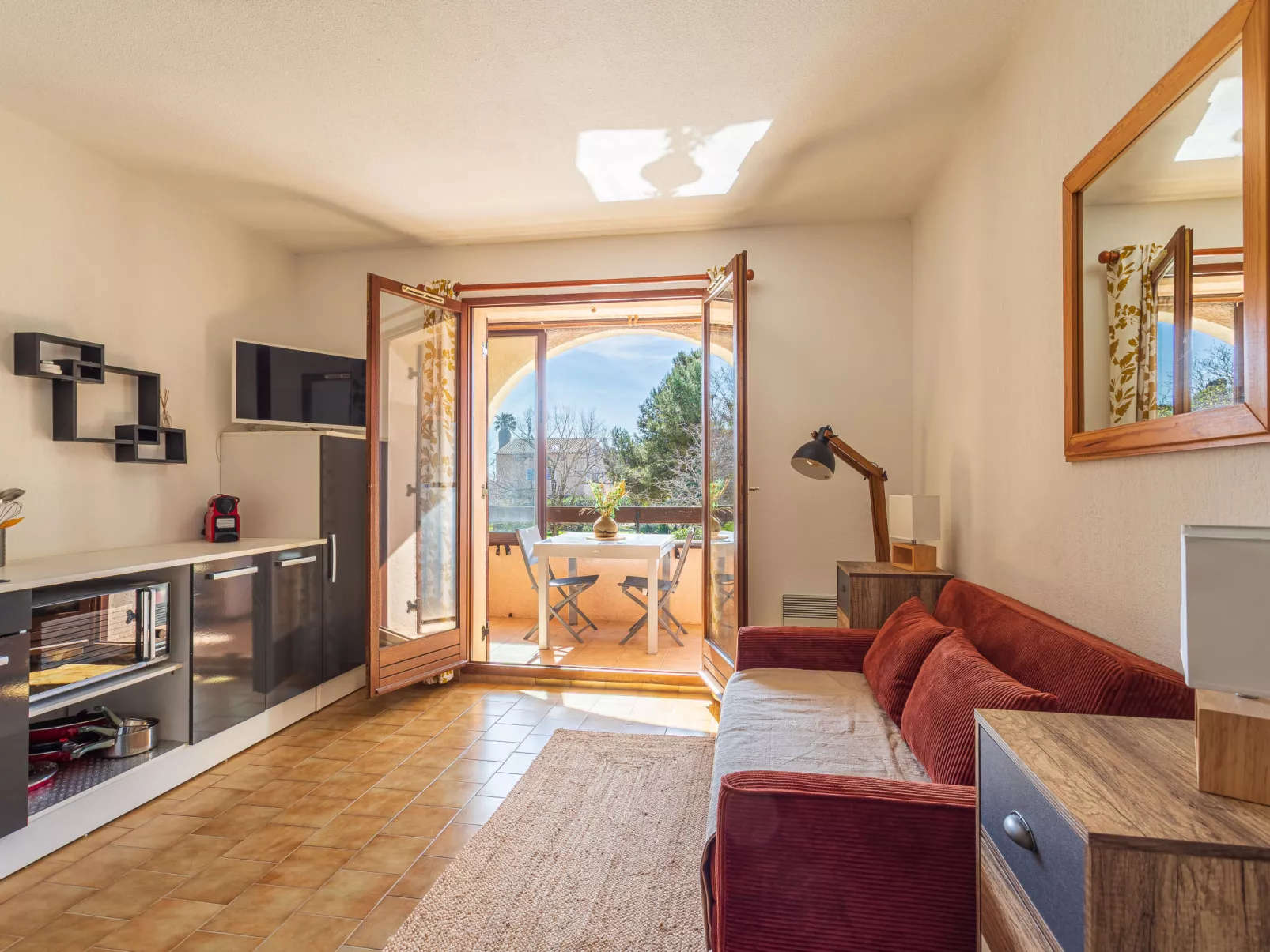 Les Iles Du Soleil - Binnen