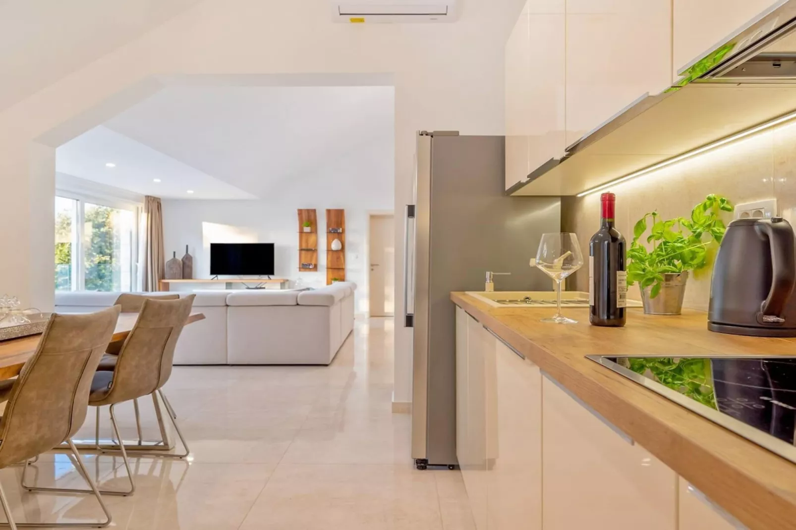 Villa Castello di Pietra Brac with Heated Pool - Keuken