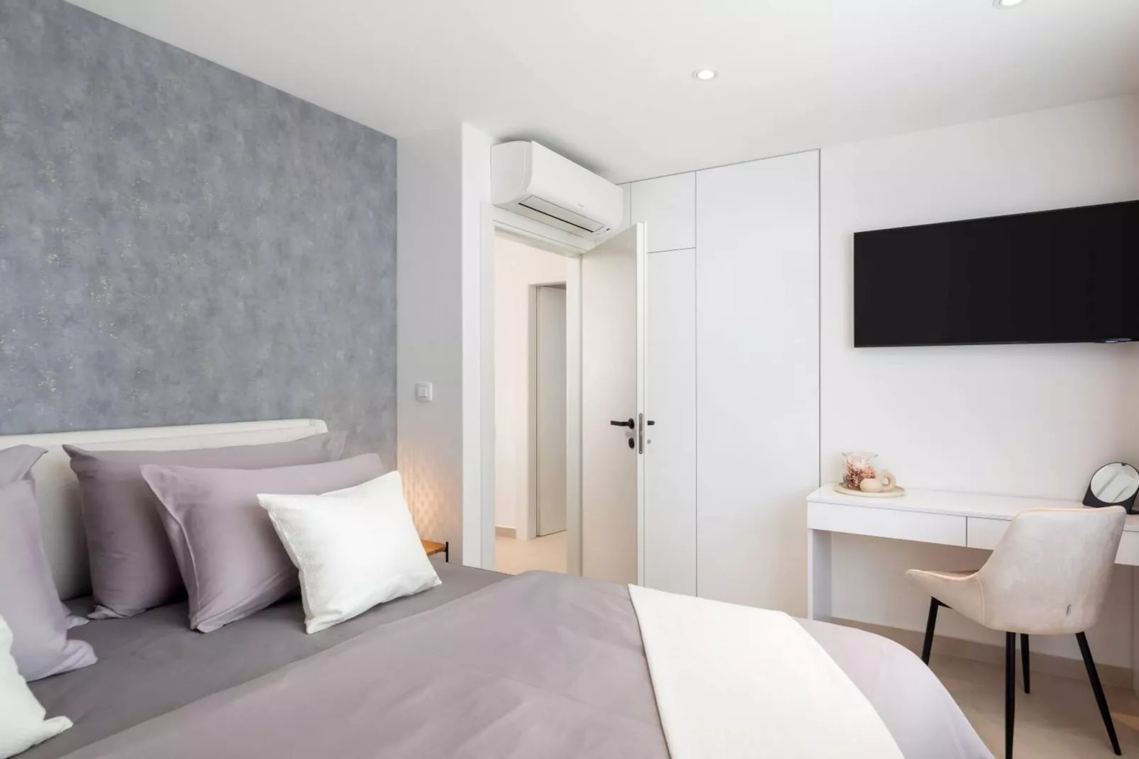 Luxury Apartment Silvery Split with Sauna, Jacuzzi - Slaapkamer