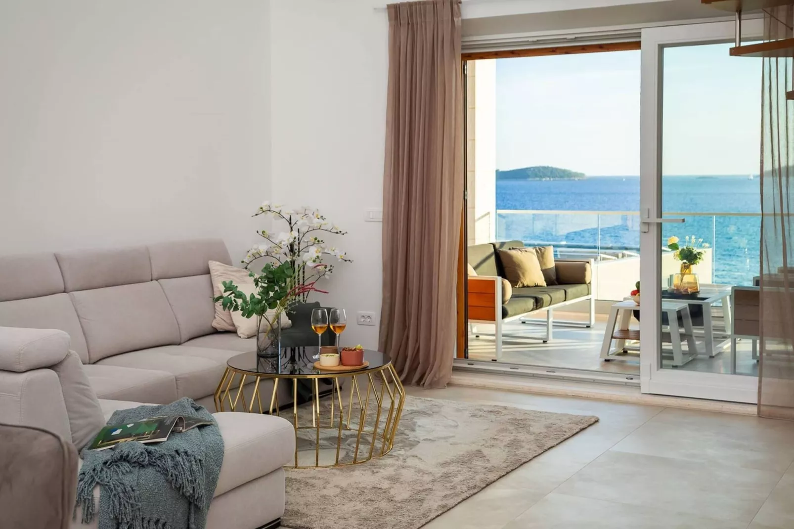 Luxury Seafront Villa Castello Rogoznica with Pool - Woonkamer