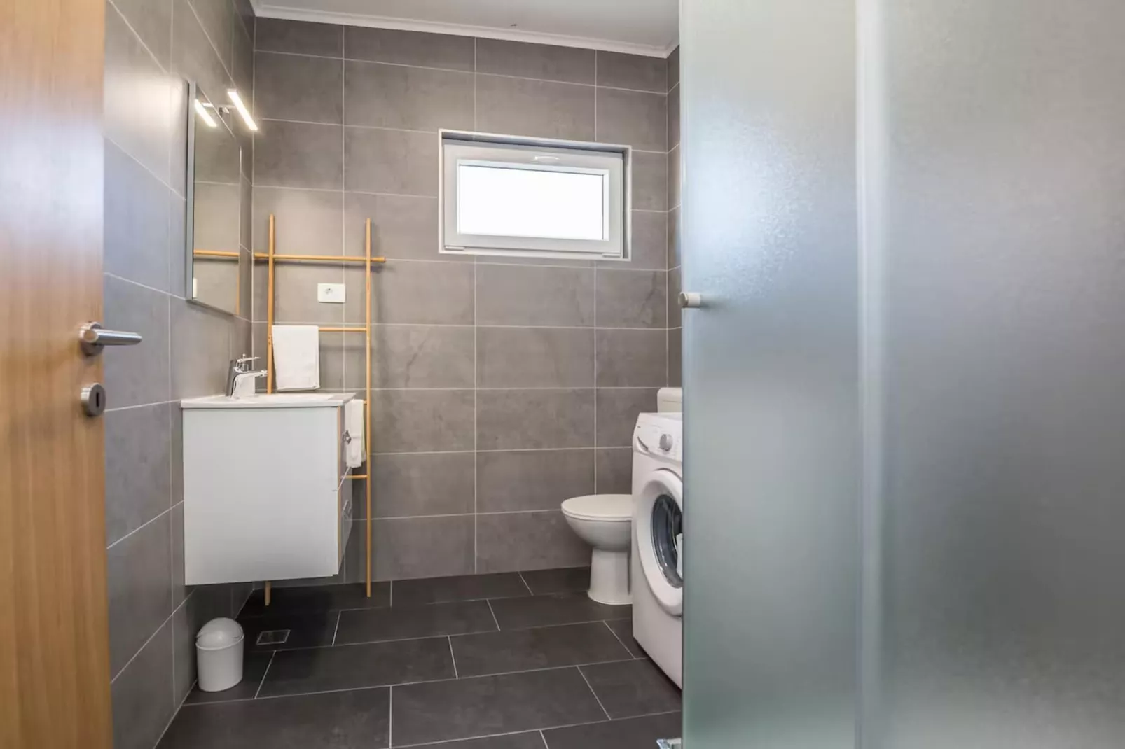 Royal Selection with Pool - Three - Badkamer