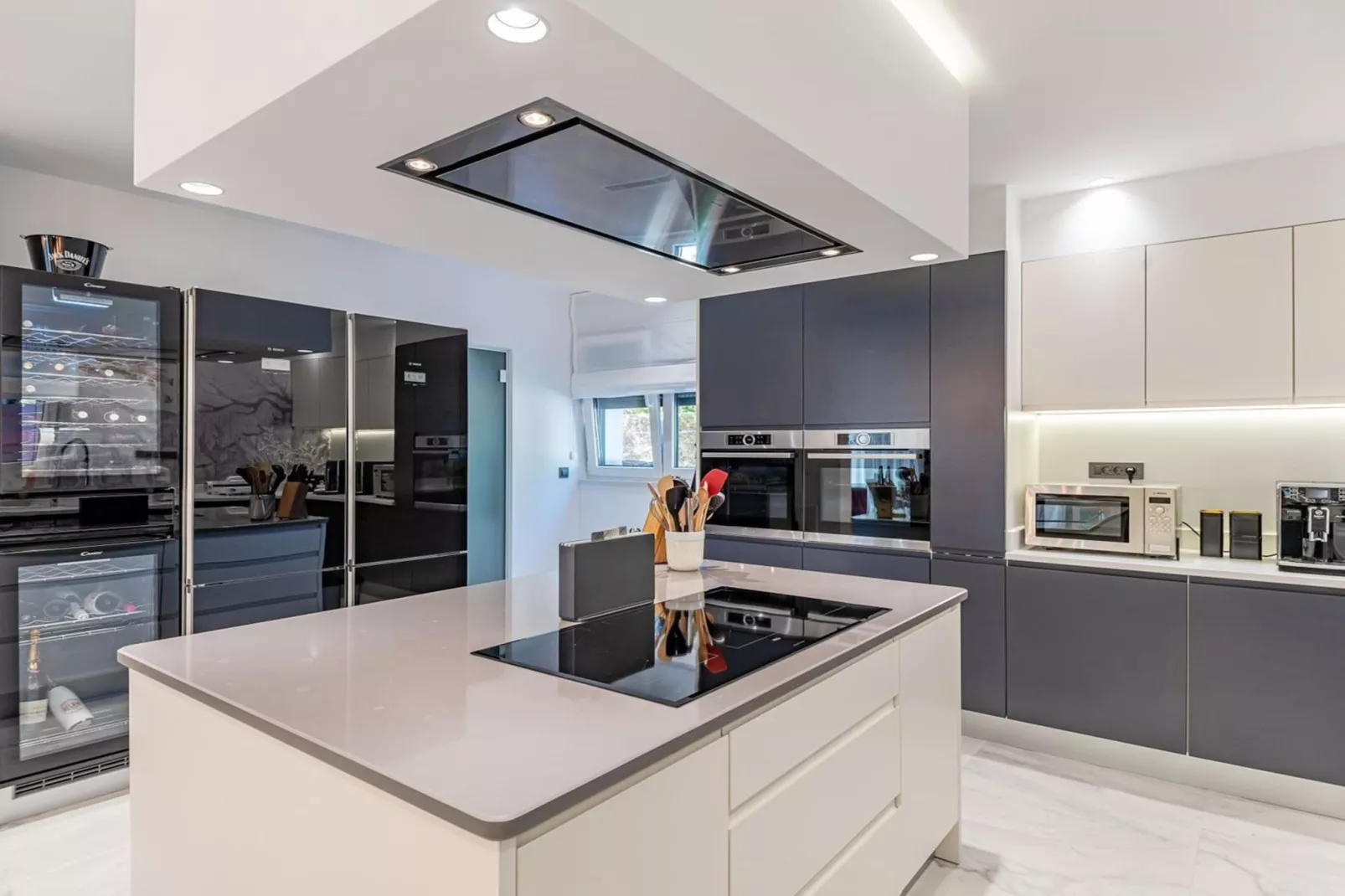 Luxury Villa Velvet Bourbon Split w/ Pool & Tennis - Keuken