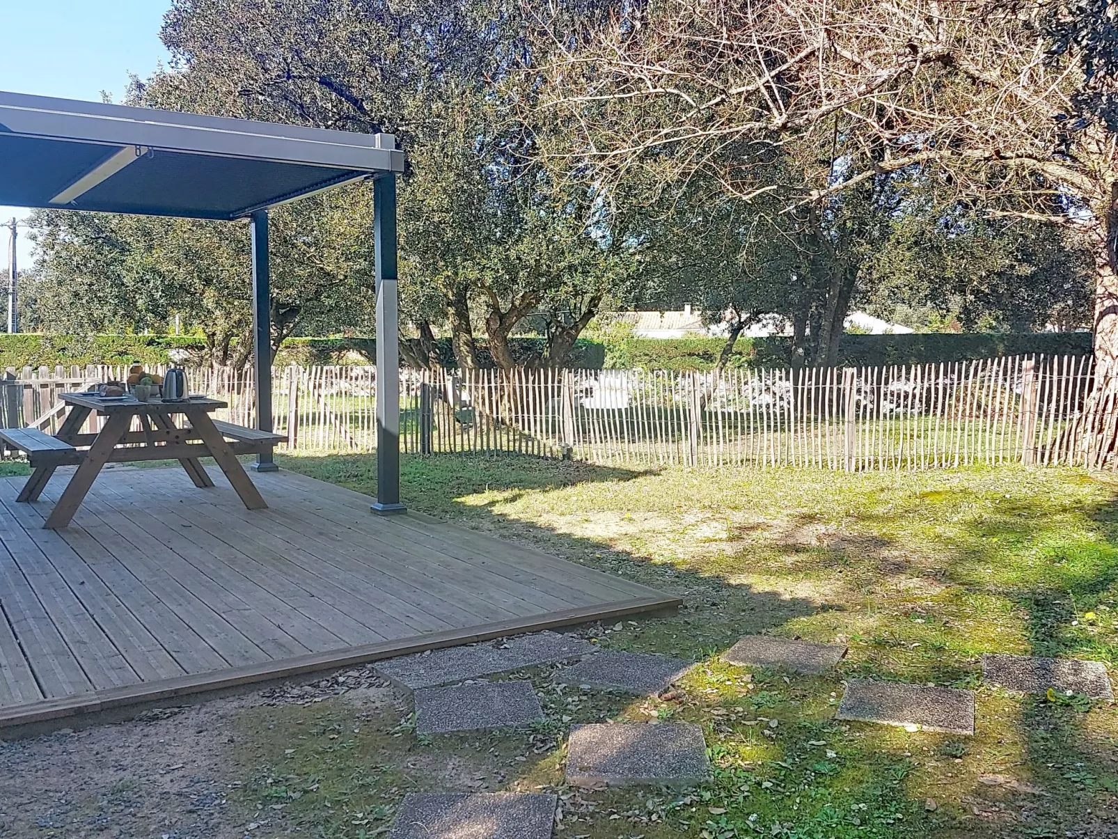 Les Cariatides 7 - Buiten