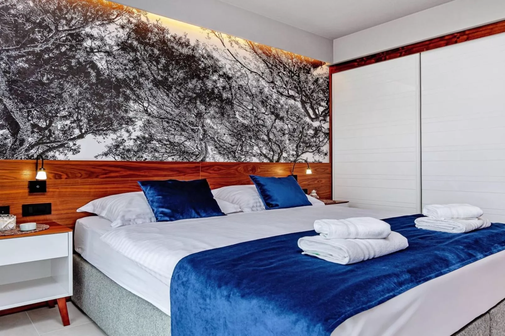 Luxury Villa Delight I – Promajna, Heated Pool - Slaapkamer