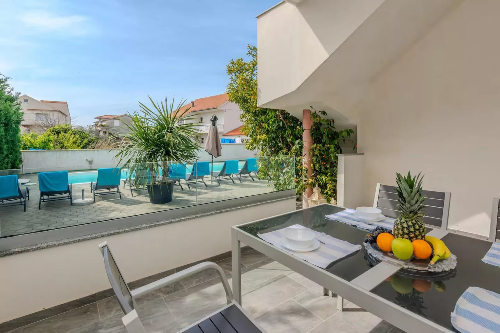 Royal Selection with Pool - Two - Terrasbalkon