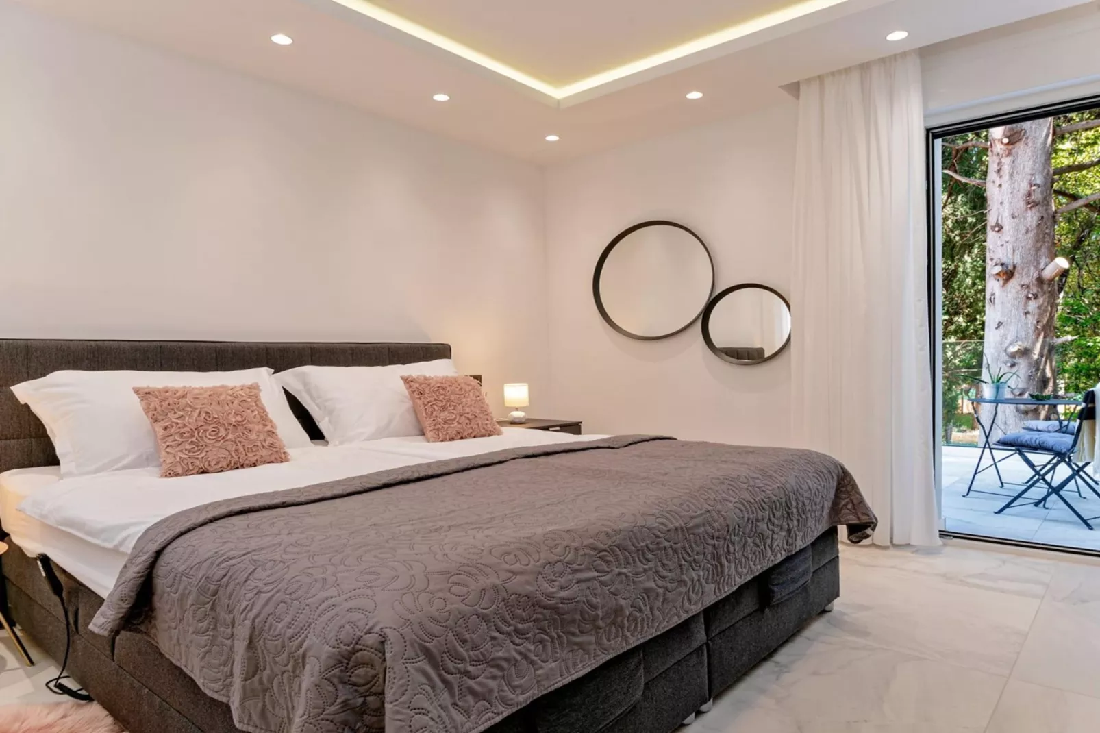 Luxury Villa Velvet Bourbon Split w/ Pool & Tennis - Slaapkamer