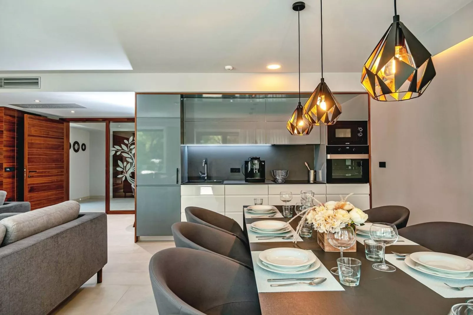 Luxury Villa Delight II – Promajna, Heated Pool - Eetkamer