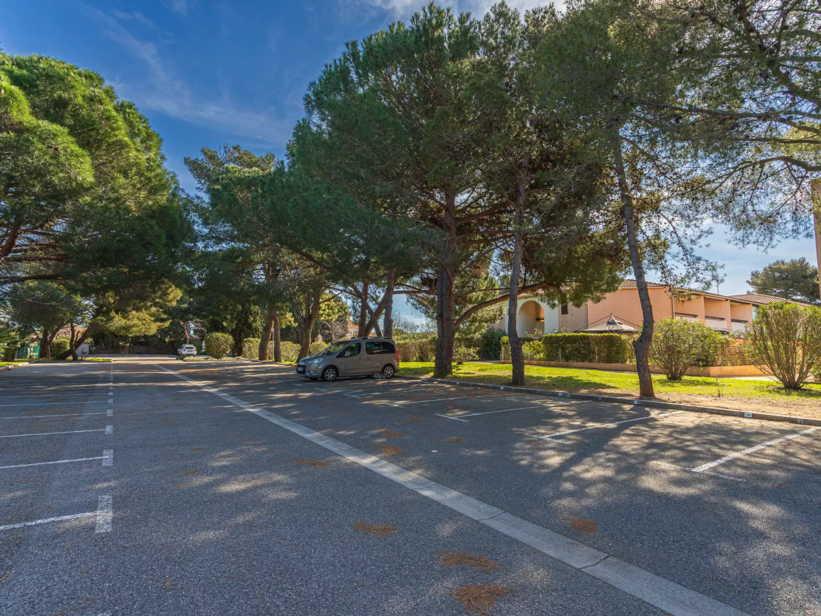 Les Iles Du Soleil - Buiten