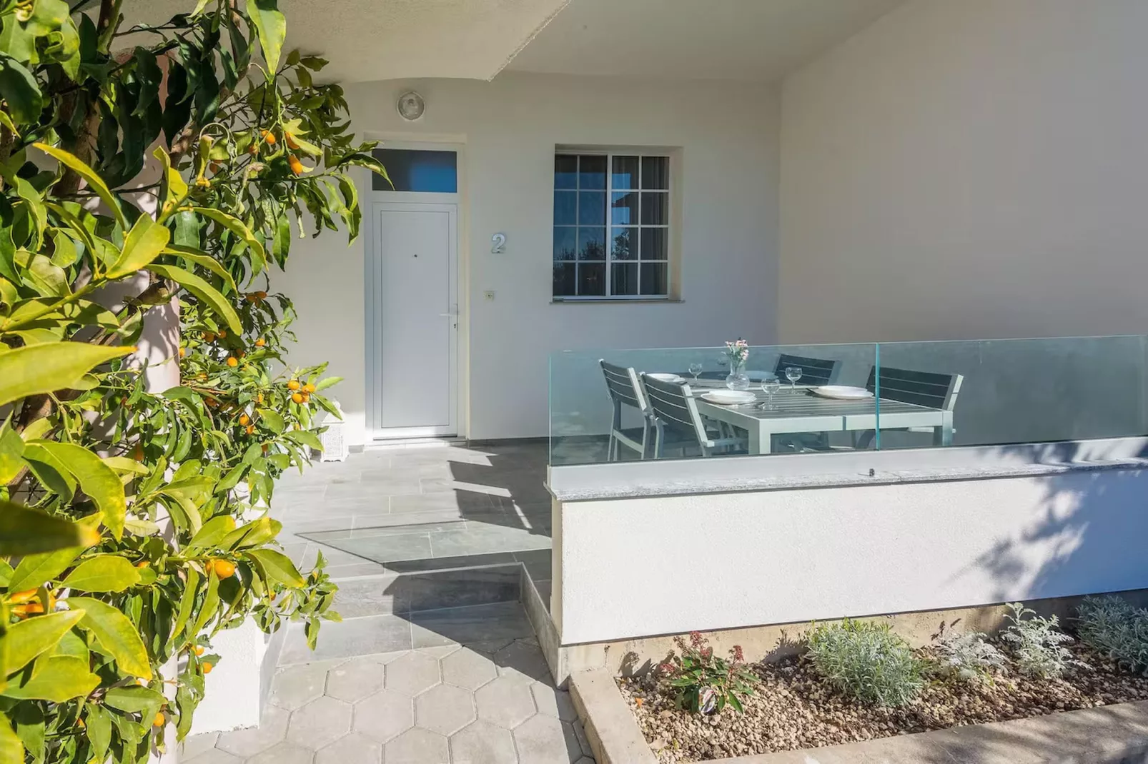 Royal Selection with Pool - Two - Terrasbalkon