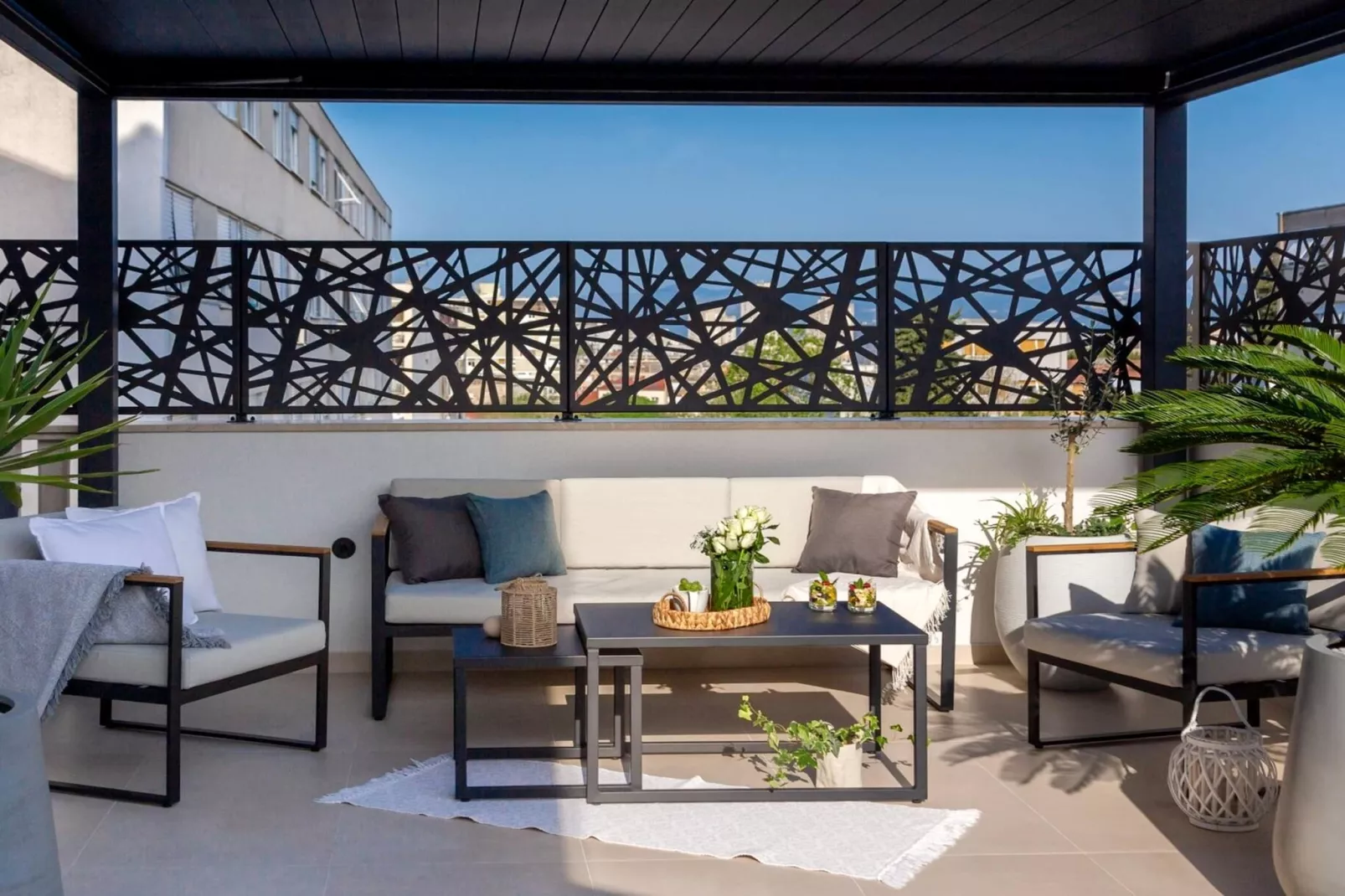 Luxury Apartment Silvery Split with Sauna, Jacuzzi - Terrasbalkon