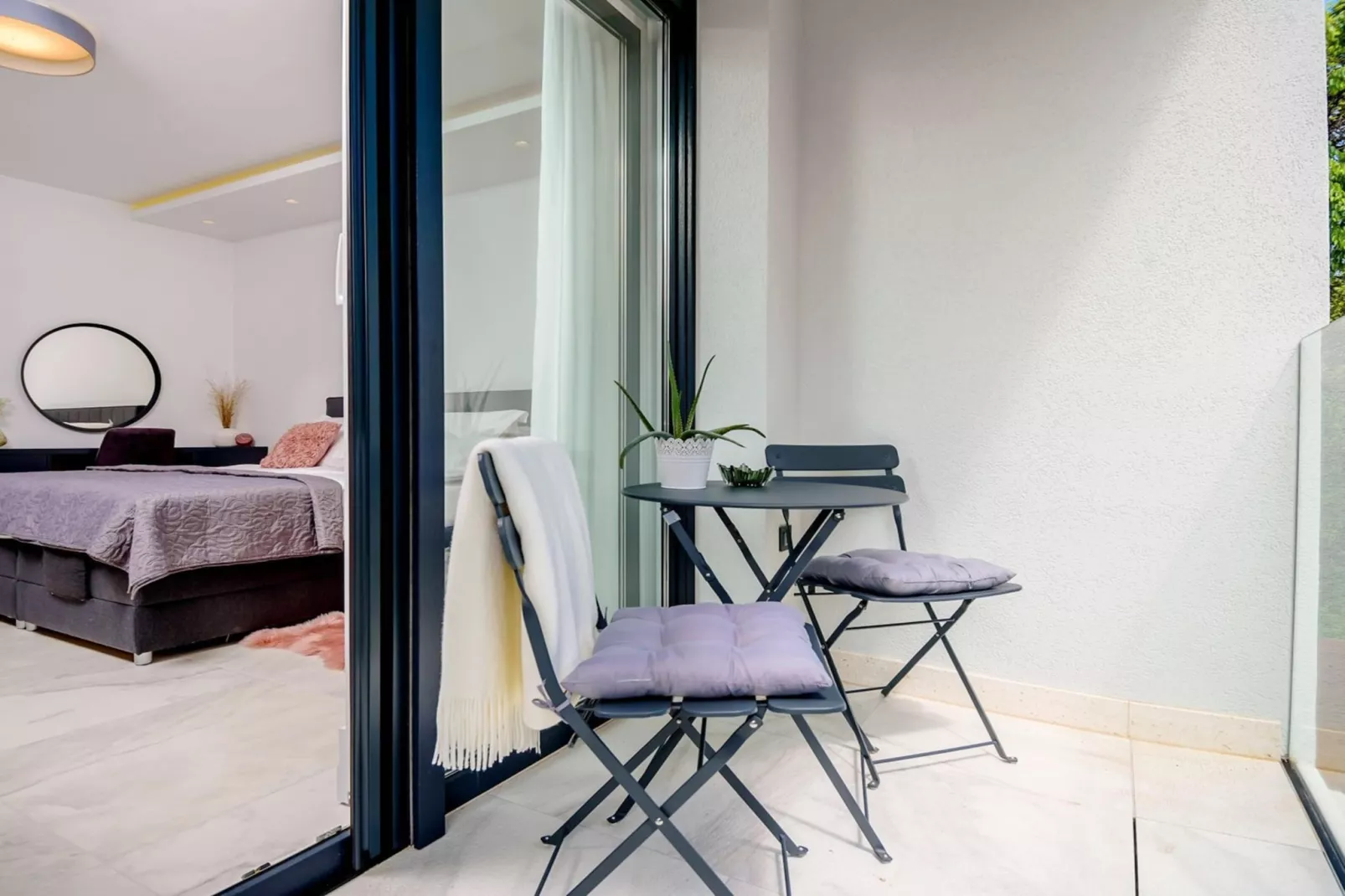 Luxury Villa Velvet Bourbon Split w/ Pool & Tennis - Terrasbalkon